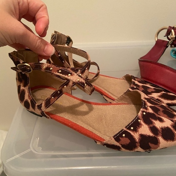 Size 6 Old Navy Leopard flat shoes - Picture 2 of 6